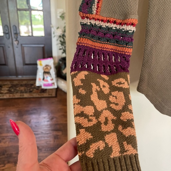 Free People long sleeve tee with beautiful detail. - Picture 2 of 10